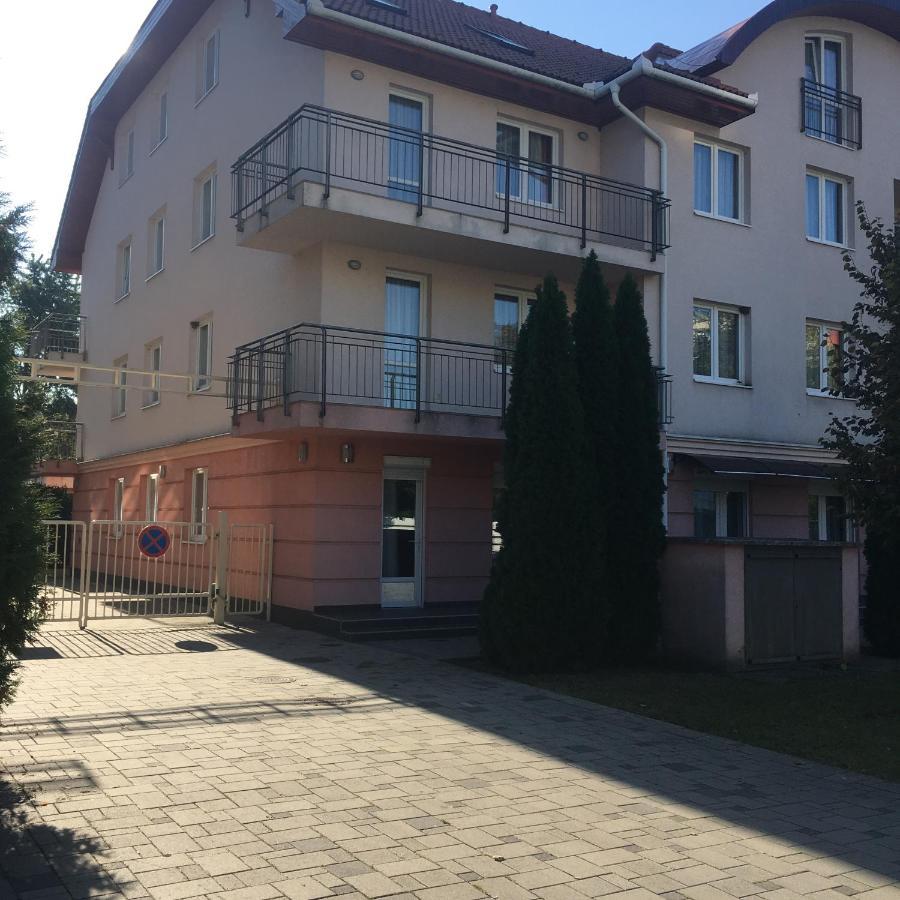 Relax Wellness Studio Hajduszoboszlo Apartment Exterior photo
